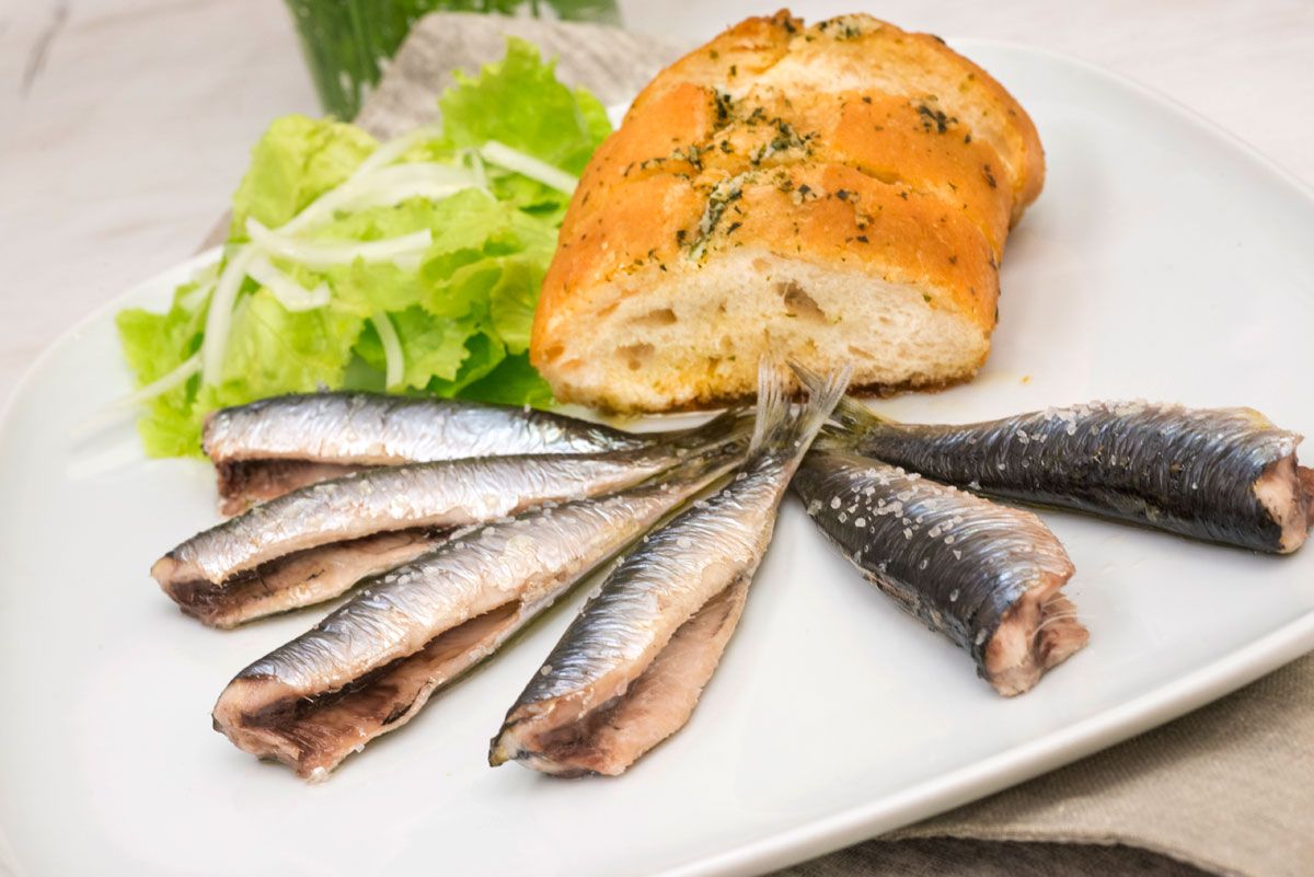 5218 1 Sardinas asadas con pan de ajo xl