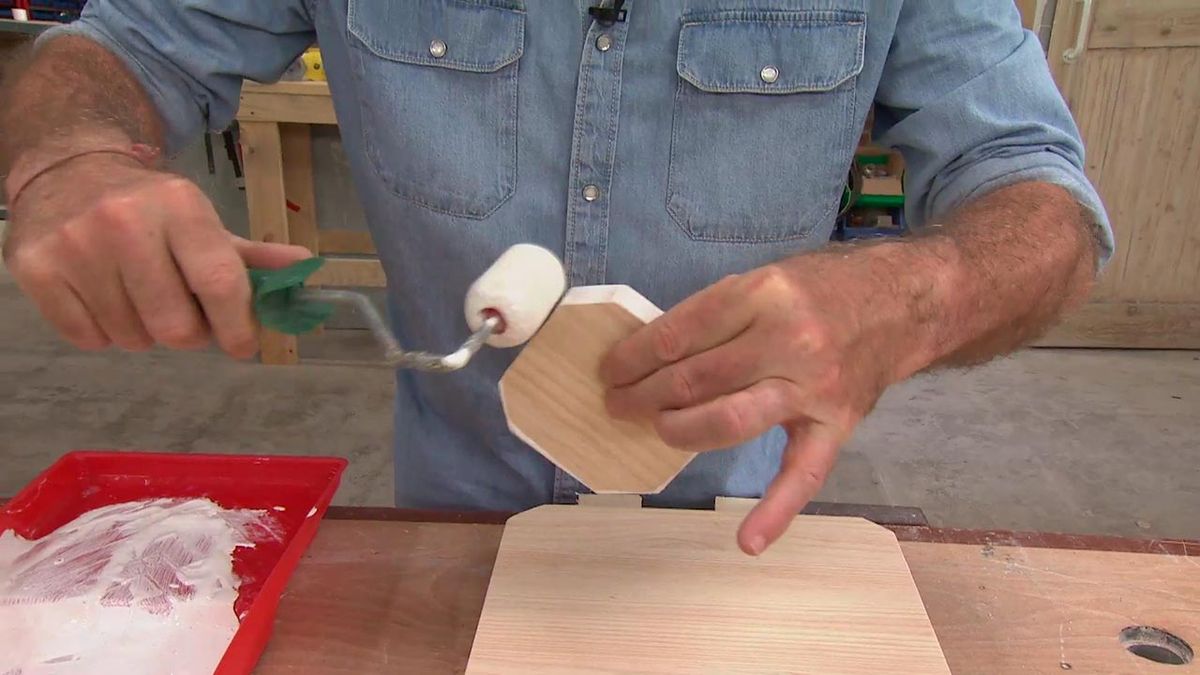 Como hacer un perchero de pie de madera paso 9