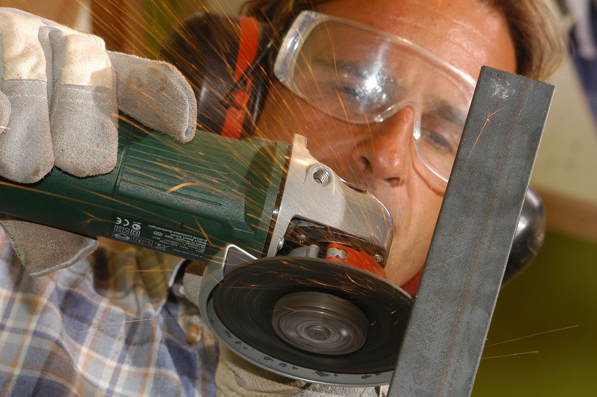 Diferentes herramientas para cortar metal paso 3