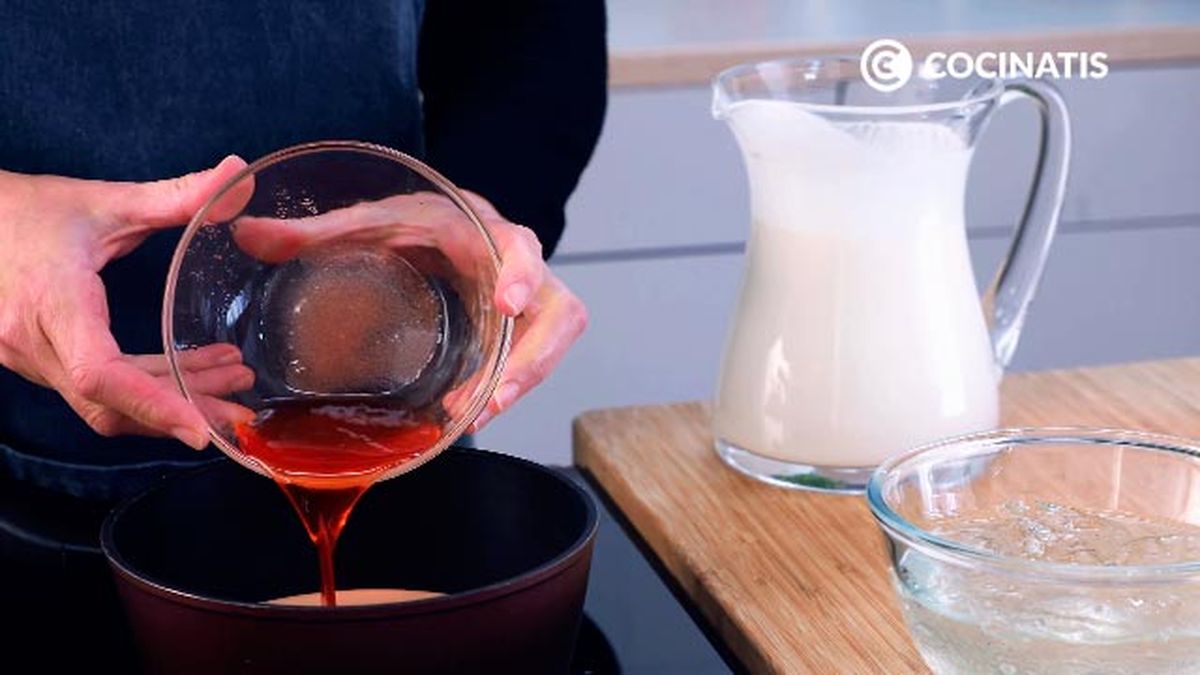 Receta de tarta de nata con fresas  paso 3