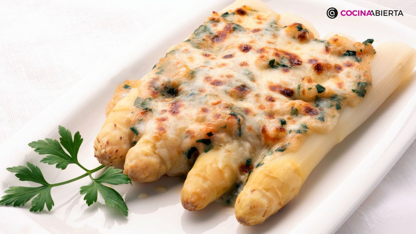 Receta fácil de espárragos con langostinos y espinacas