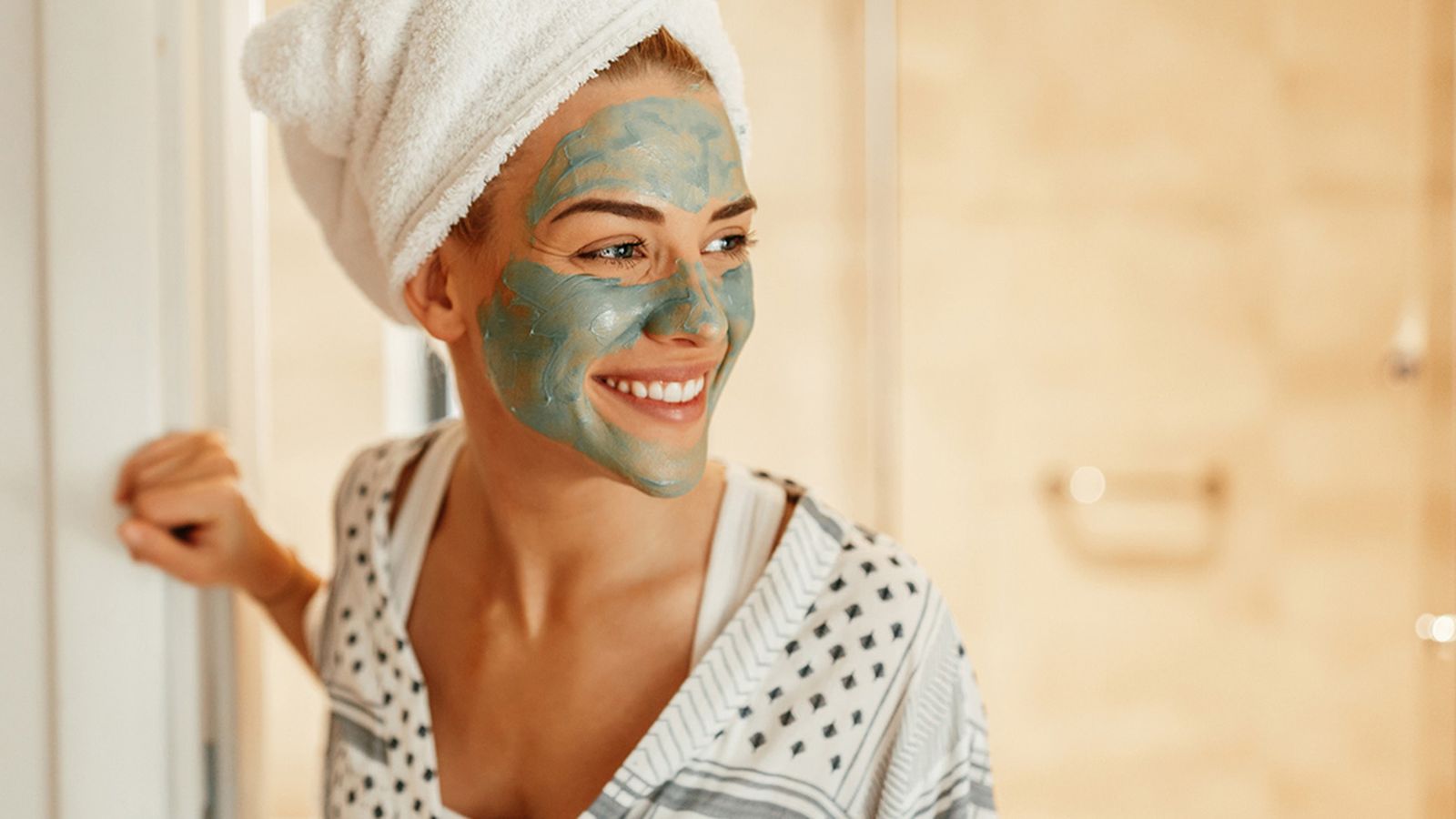como exfoliar la cara correctamente y cuales son todos sus beneficios para la piel