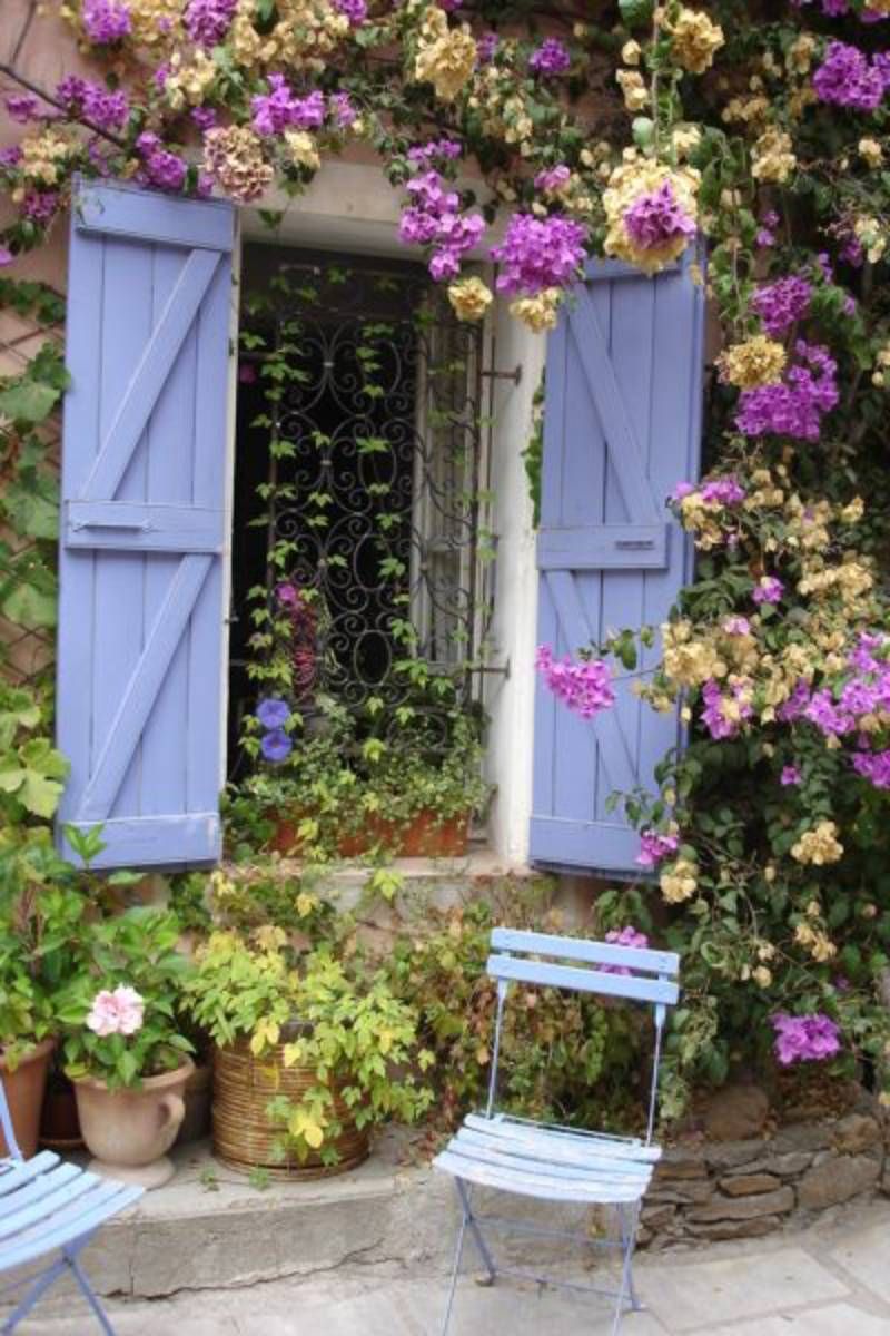 Exterior de una casa de estilo provenzal.