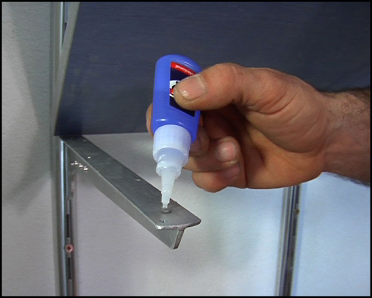 Arreglar baldas de estantería metálica paso 7