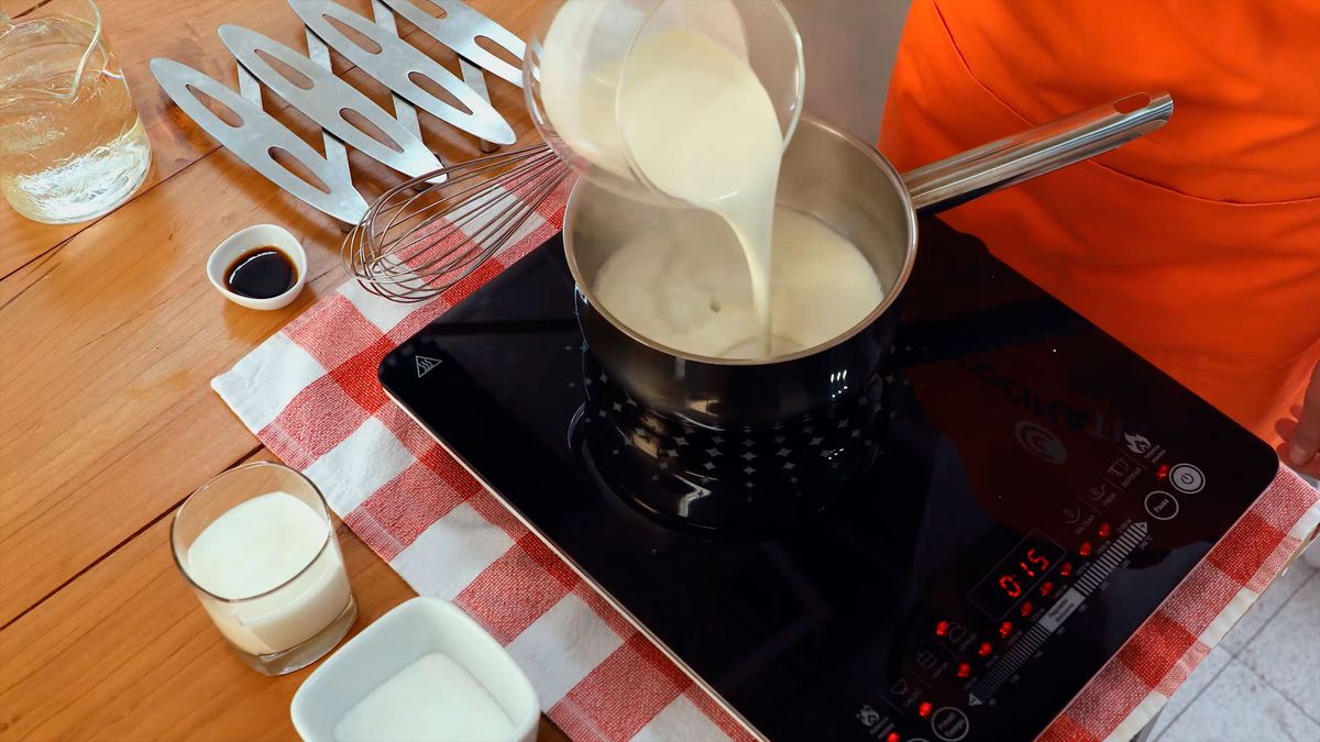 Receta de panacota con salsa de cerezas   paso 2