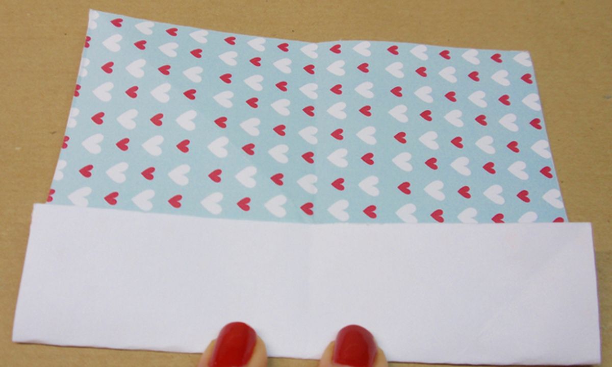 Marcapaginas con forma de corazón paso 4