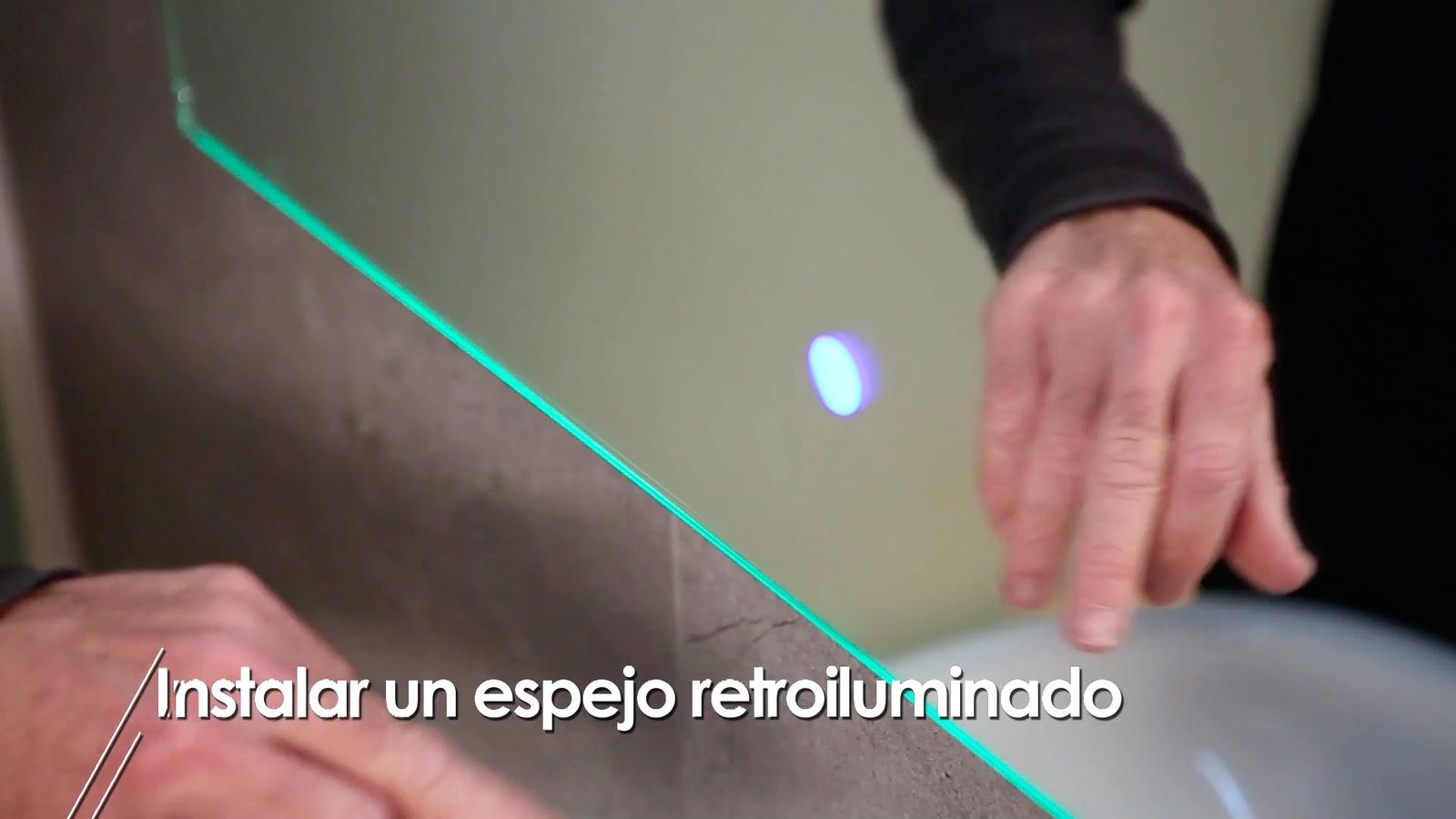 Colocar un espejo retroiluminado en el baño paso 6