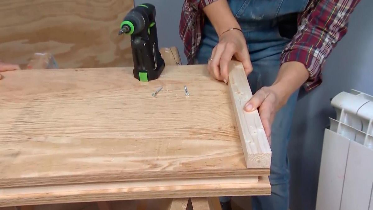 DEKO0719 dormitorio infantil con nubes madera paso10