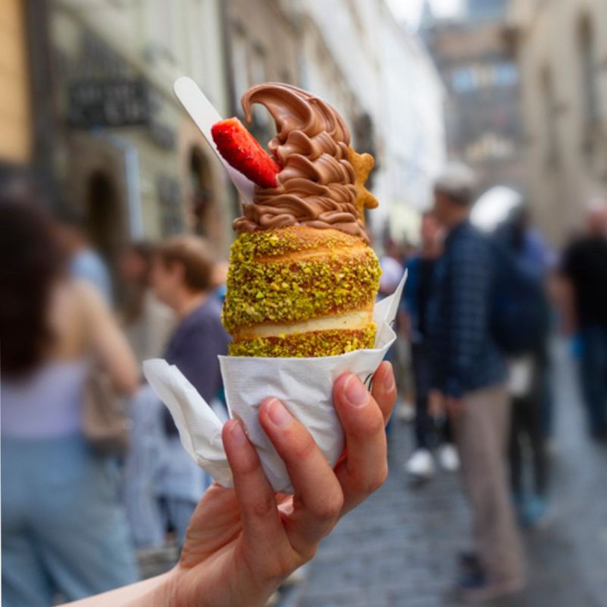 En los últimos años, los trdlník se rellenan cada vez de forma más artística