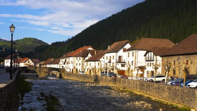 puente ochagavia pueblo mas bonito espana octubre