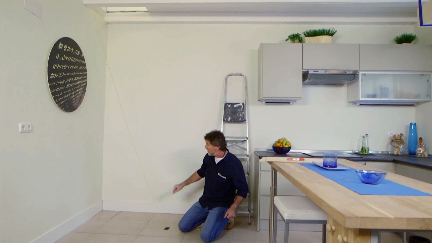 Cómo hacer una escalera de madera para el altillo paso 1