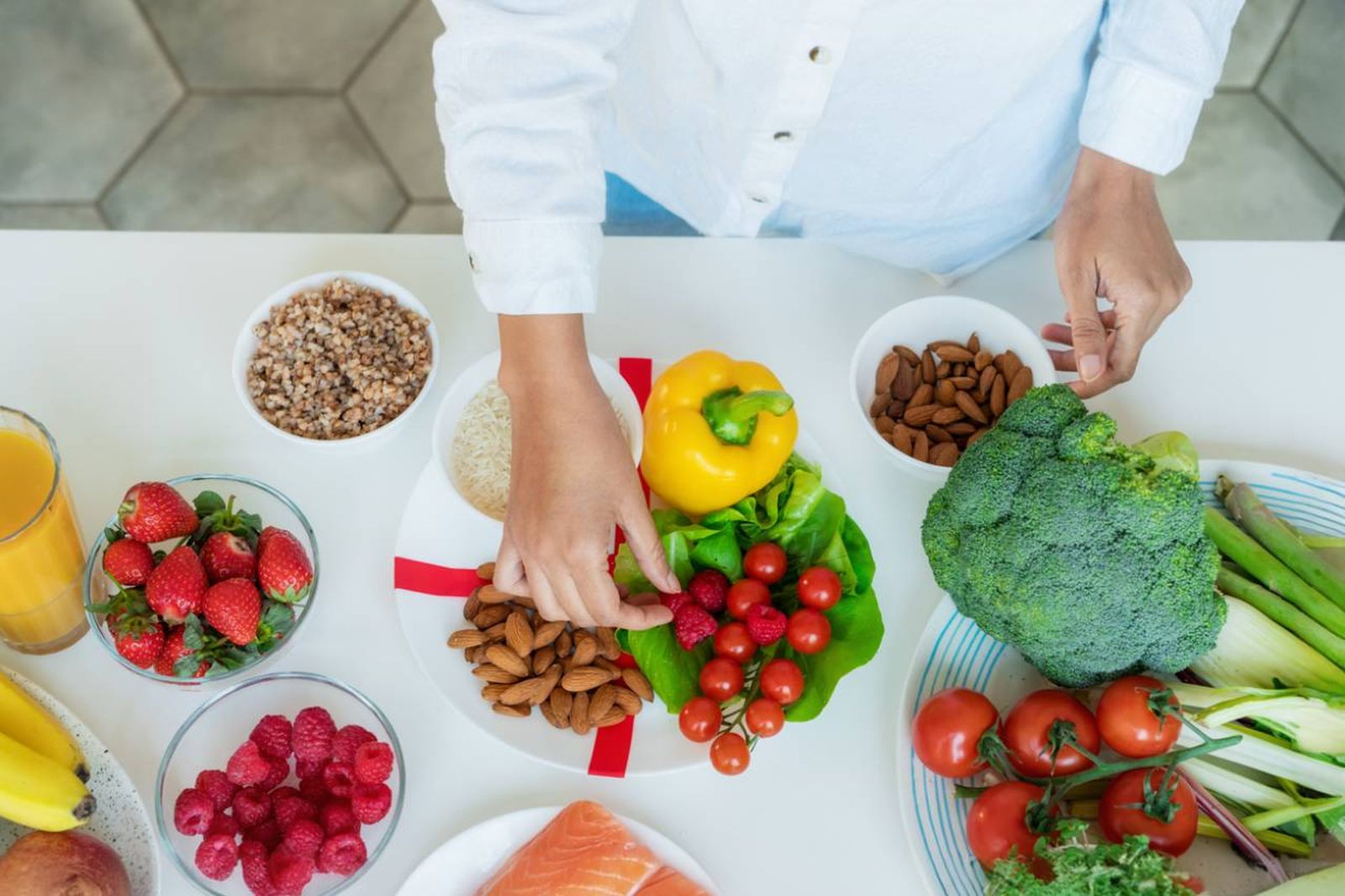 La dieta disociada consiste en no mezclar tipos de alimentos en las comidas