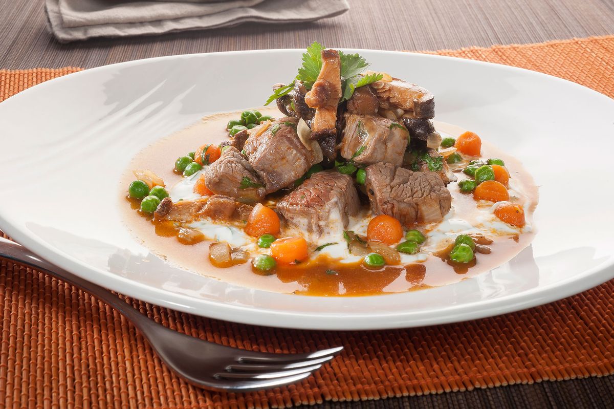 CABI0068 estofado de carne con salsa yogur y cilantro xl