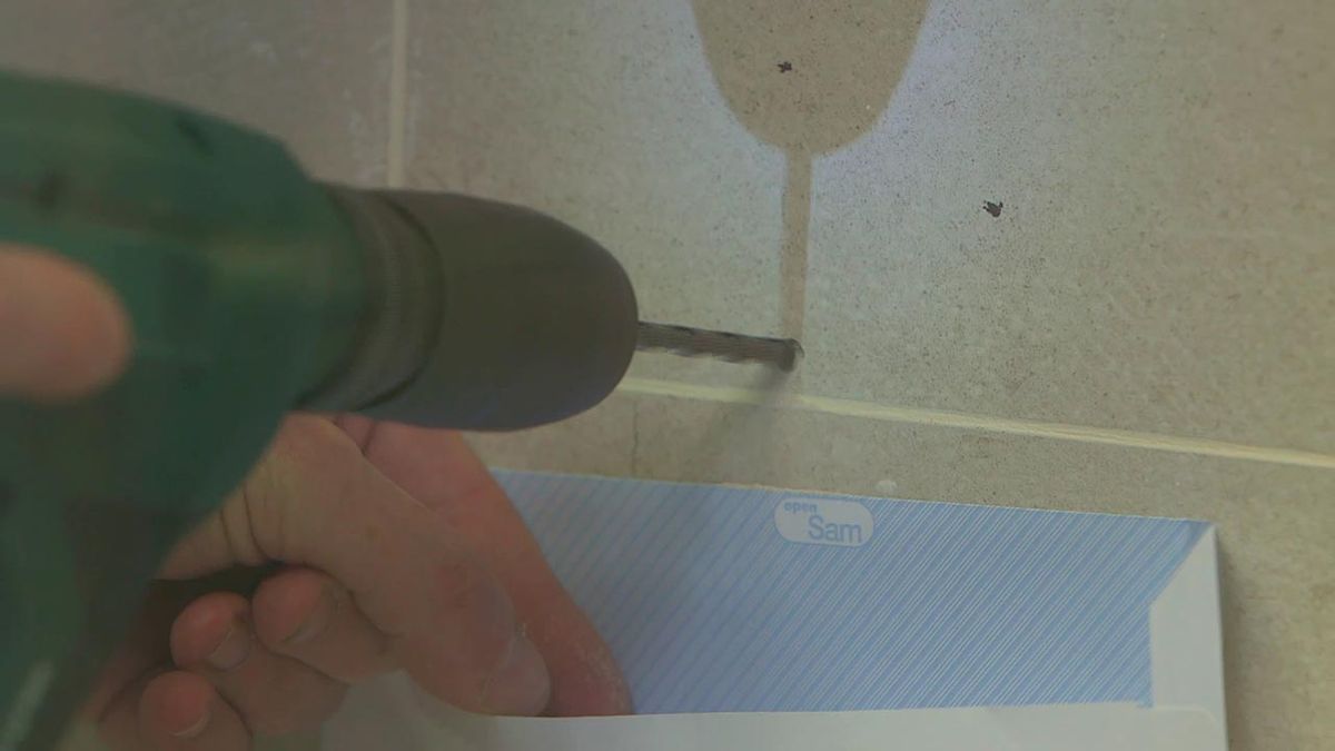 Como colocar accesorios de seguridad en el bano paso 2