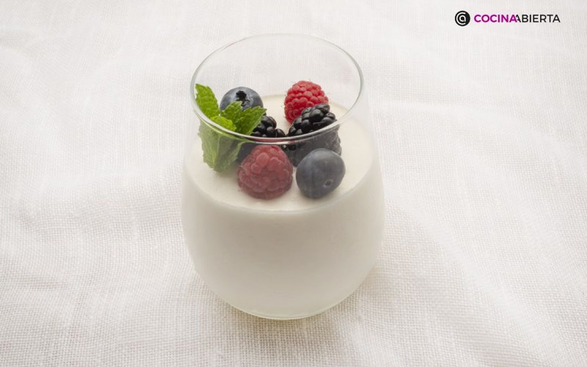 Karlos Arguiñano nos enseña a hacer una deliciosa mousse de melón con frutos rojos