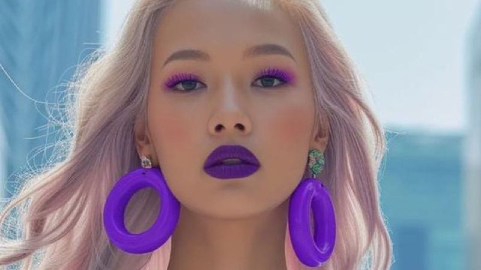 Cómo combinar los pendientes con el maquillaje