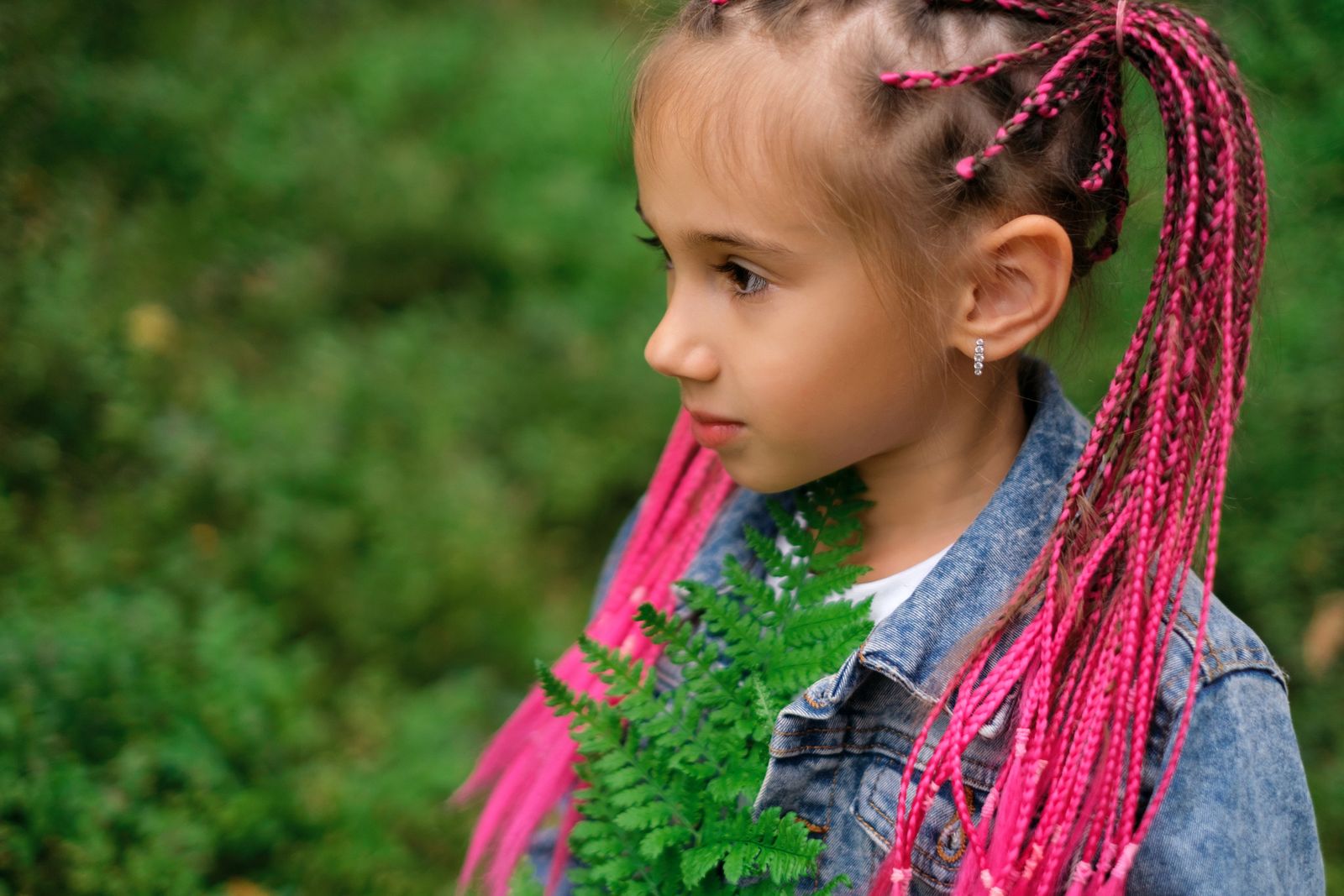 Trenzas con hilos de colores