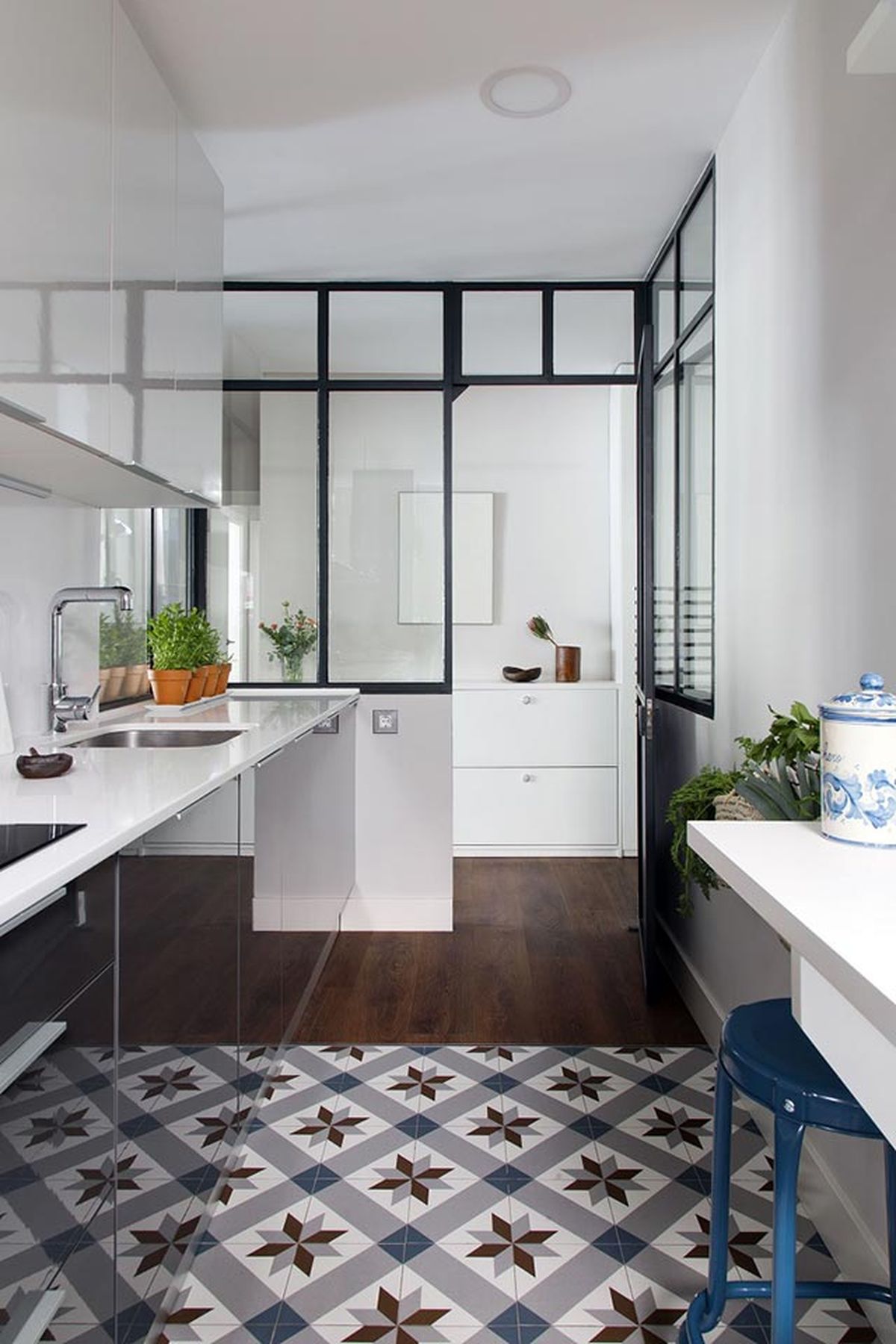 Cocinas pequeñas y alargadas 11