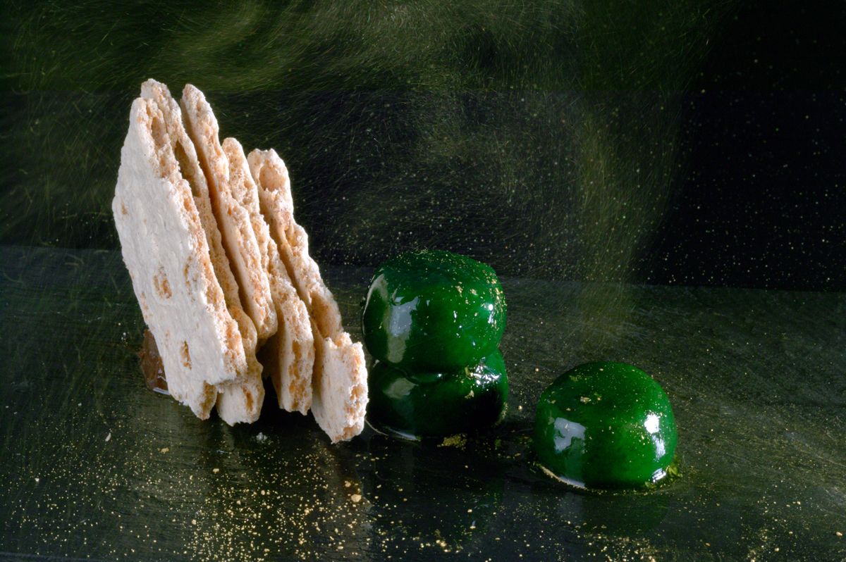 Chocolate con esmeraldas y minerales