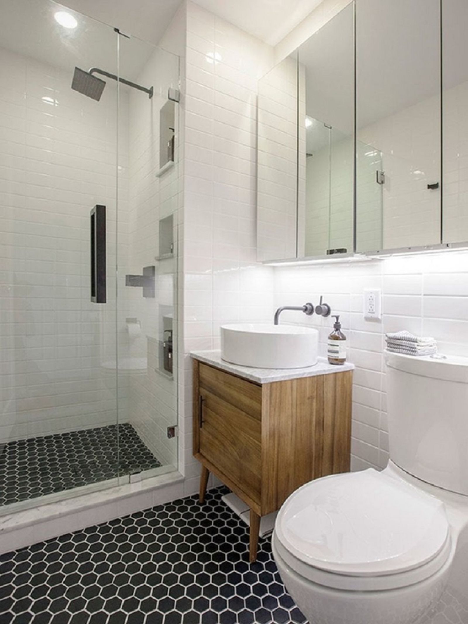 Baños pequeños con ducha las claves para decorarlos y aprovechar el espacio 12
