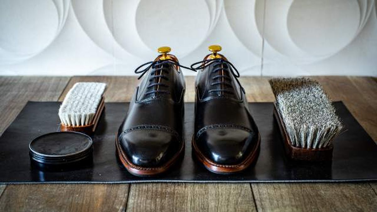 como sacarle brillo a los zapatos de cuero piel trucos caseros