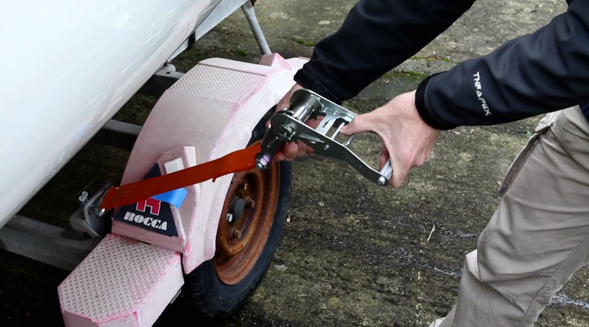 Cinchas con tensor de carraca paso 1