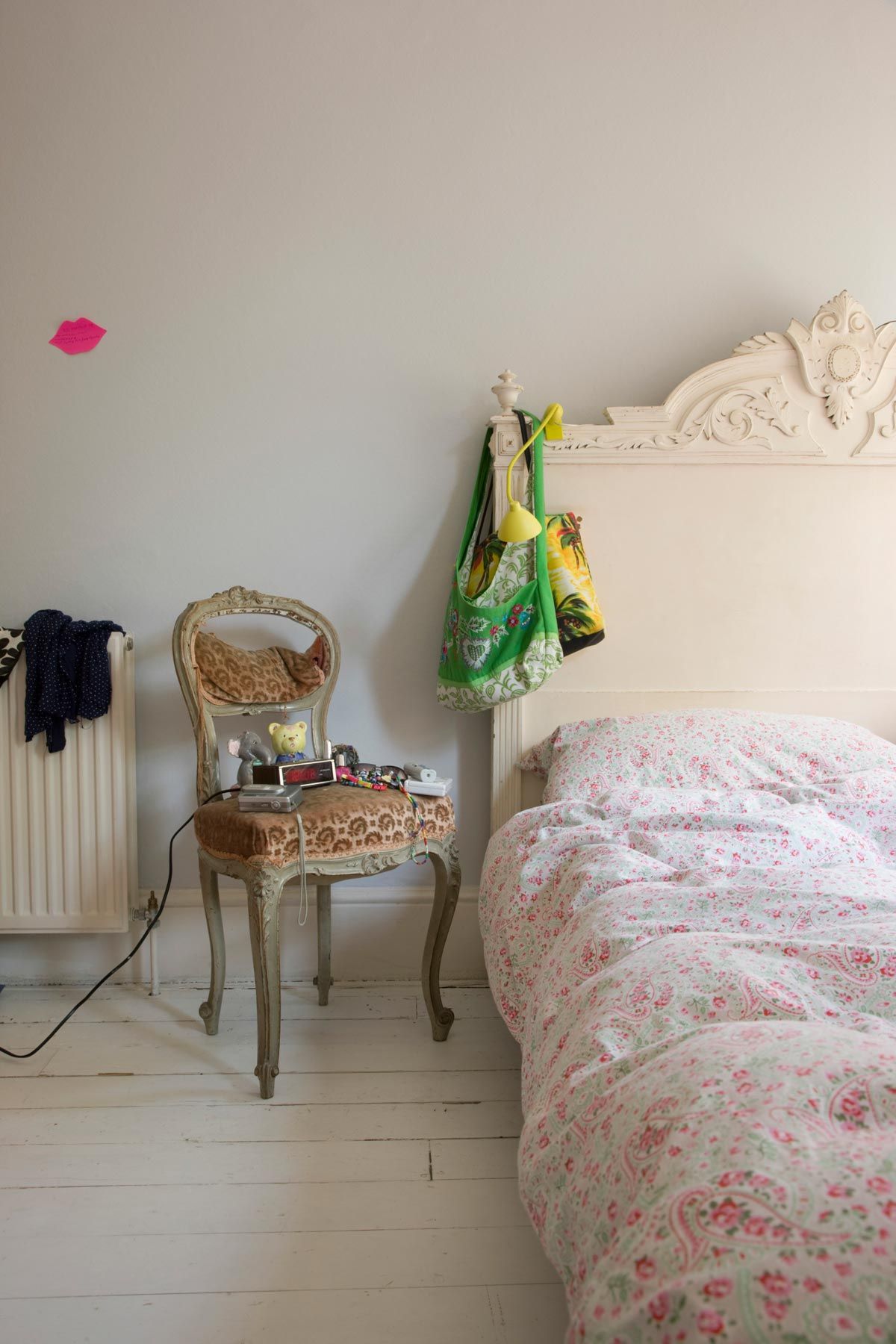 Utilizar una silla como mesilla 5