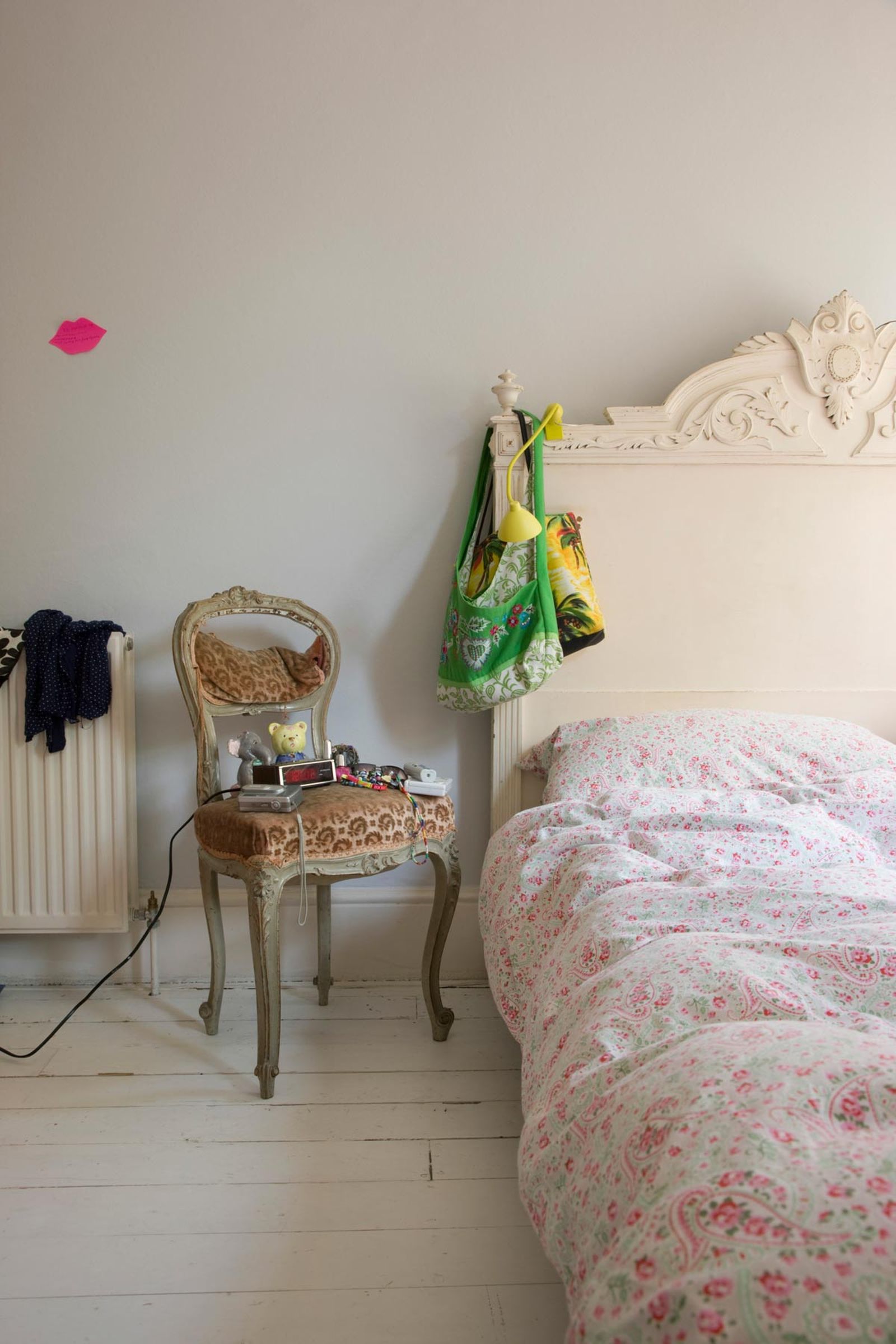 Utilizar una silla como mesilla 5