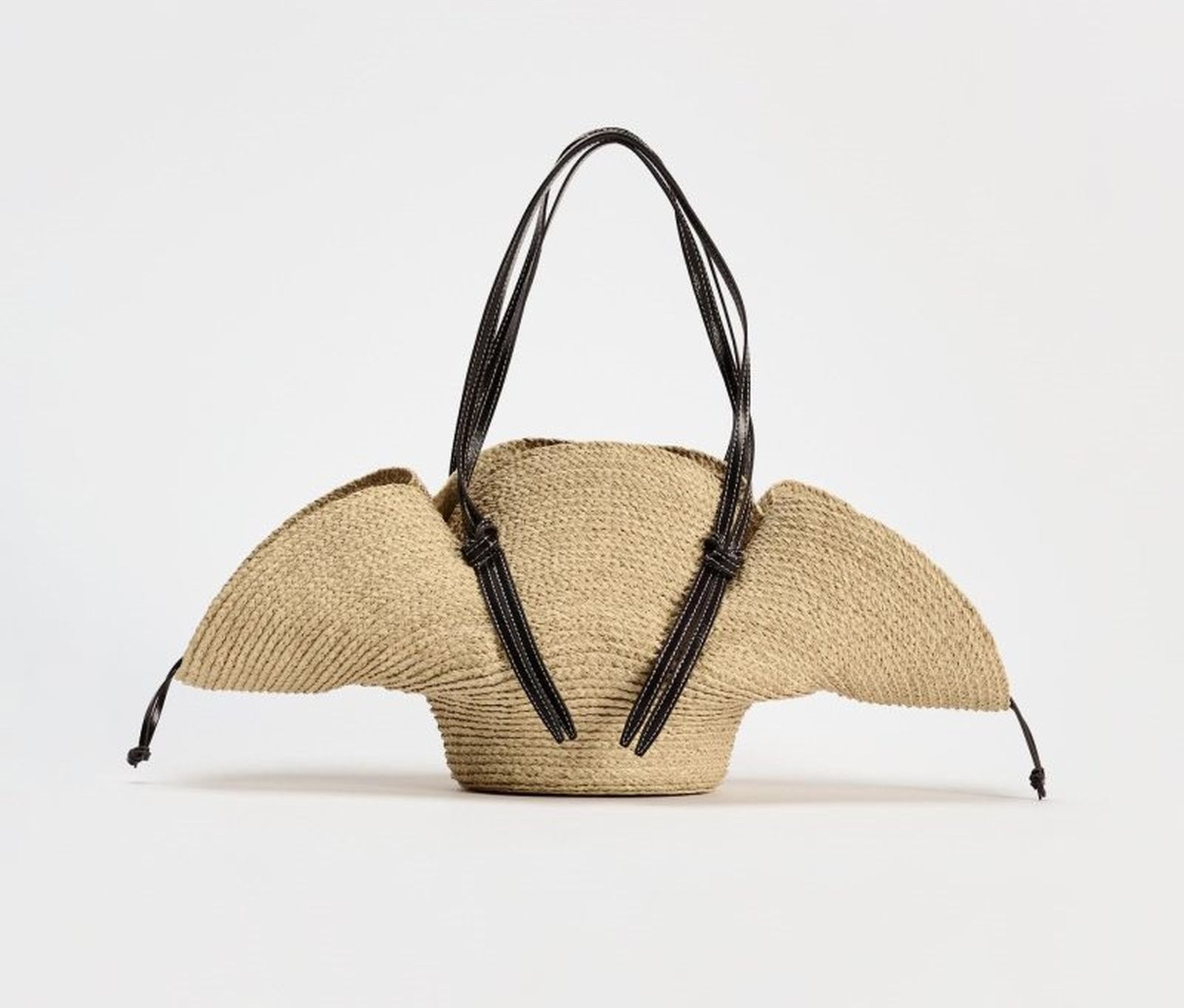 Bolso de rafia tipo capazo