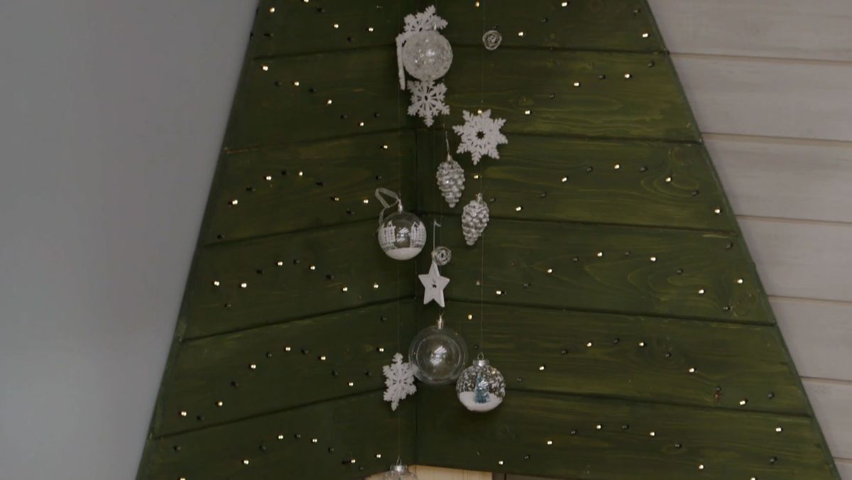 Cómo hacer un árbol esquinero de Navidad paso 15