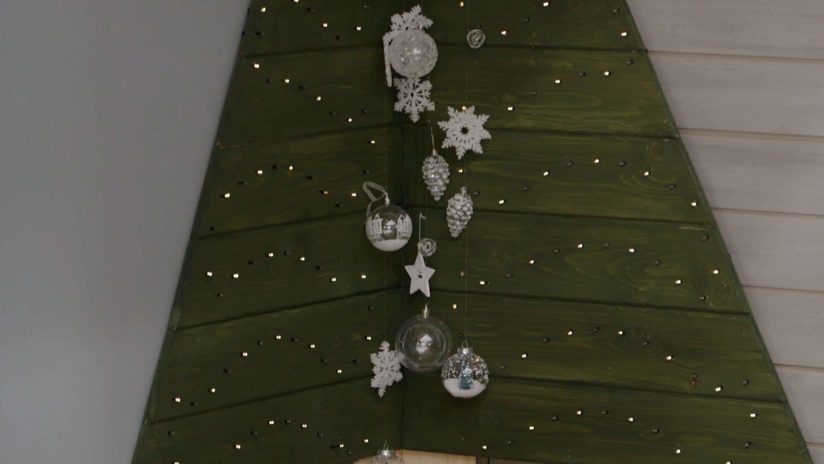 Cómo hacer un árbol esquinero de Navidad paso 15
