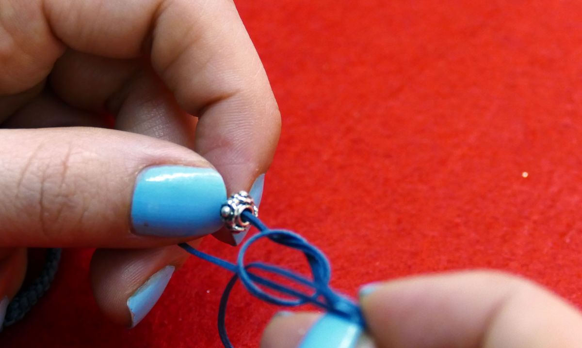 cómo hacer una pulsera macrame paso11