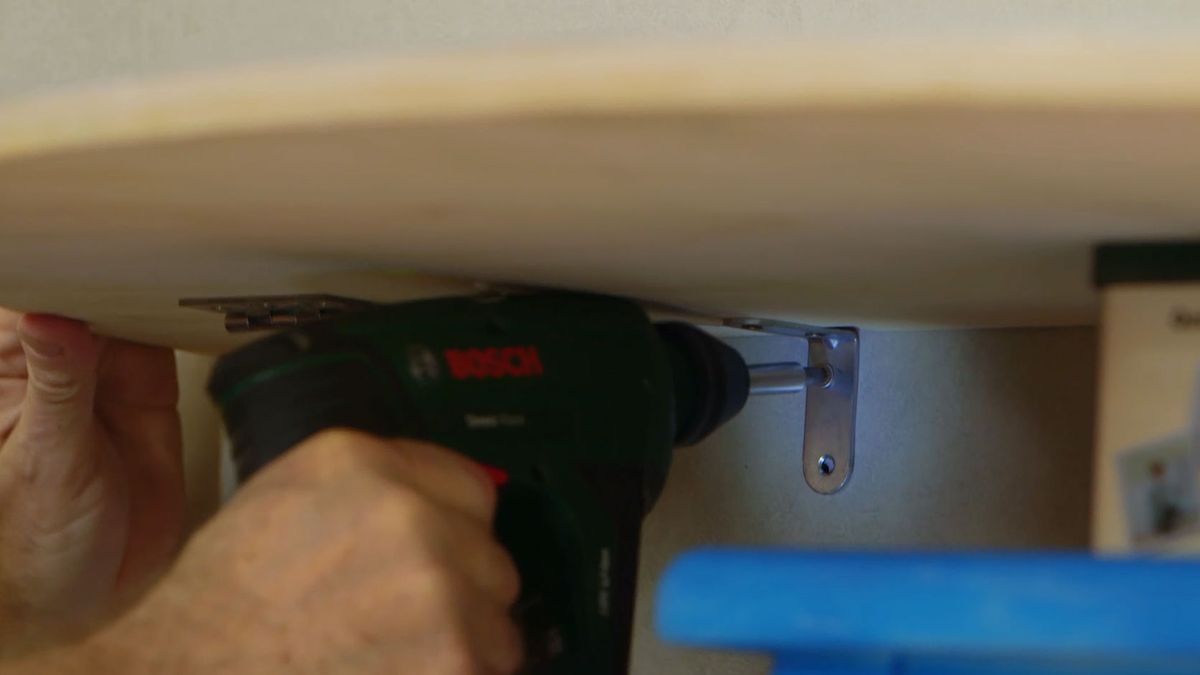 Cómo hacer una mesa redonda abatible paso 12