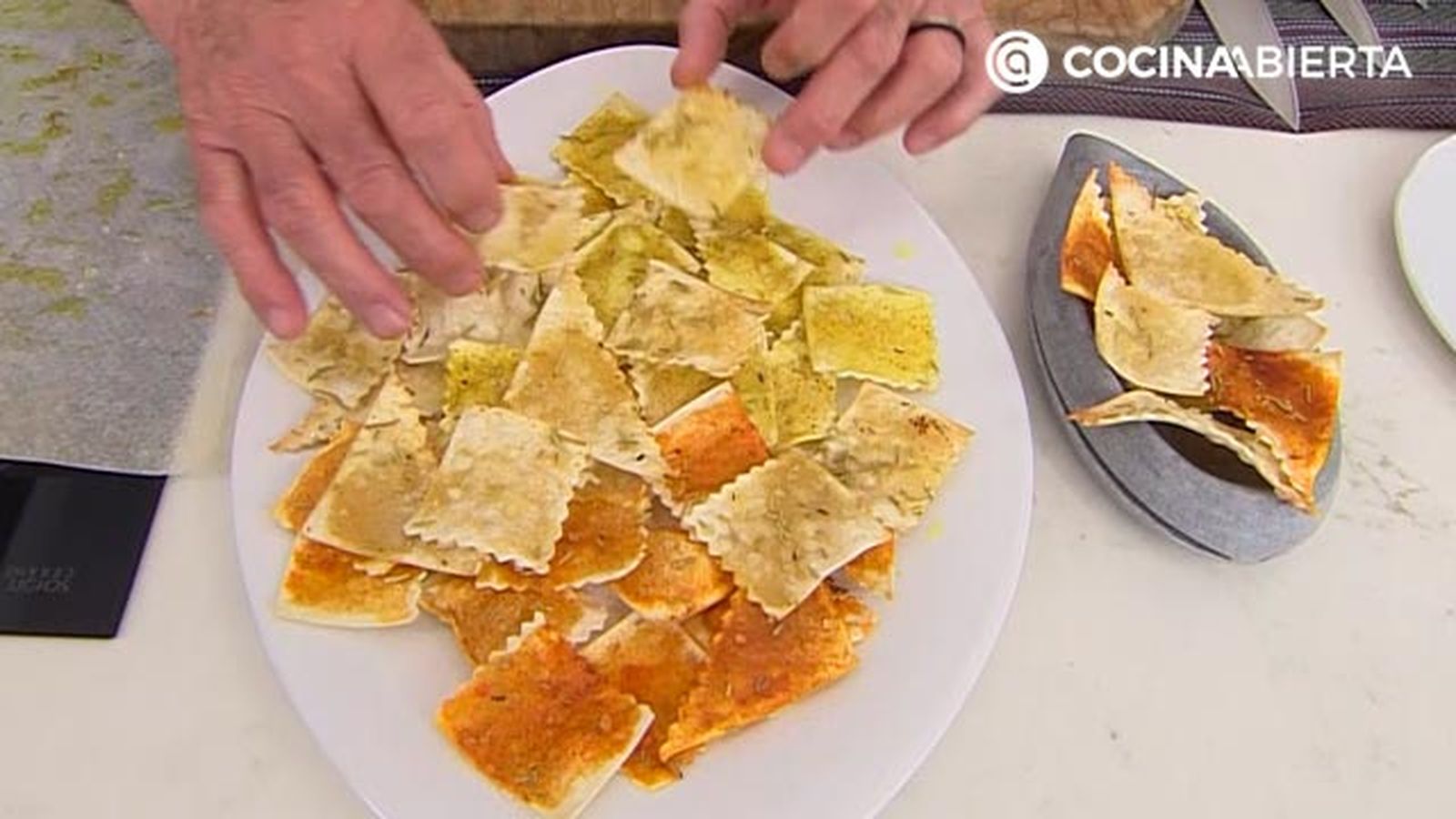 aperitivo especiado crujiente de pasta al horno receta karlos arguinano kar67770321 paso5