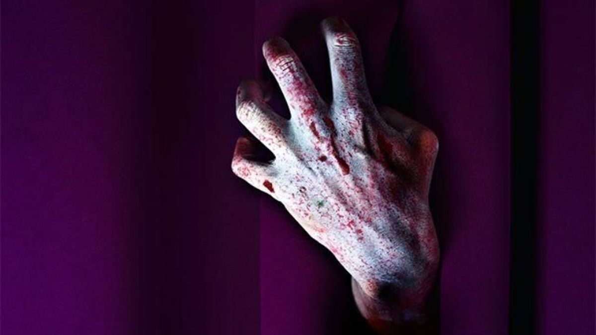 Utiliza sangre artificial para maquillar el resto de tu cuerpo