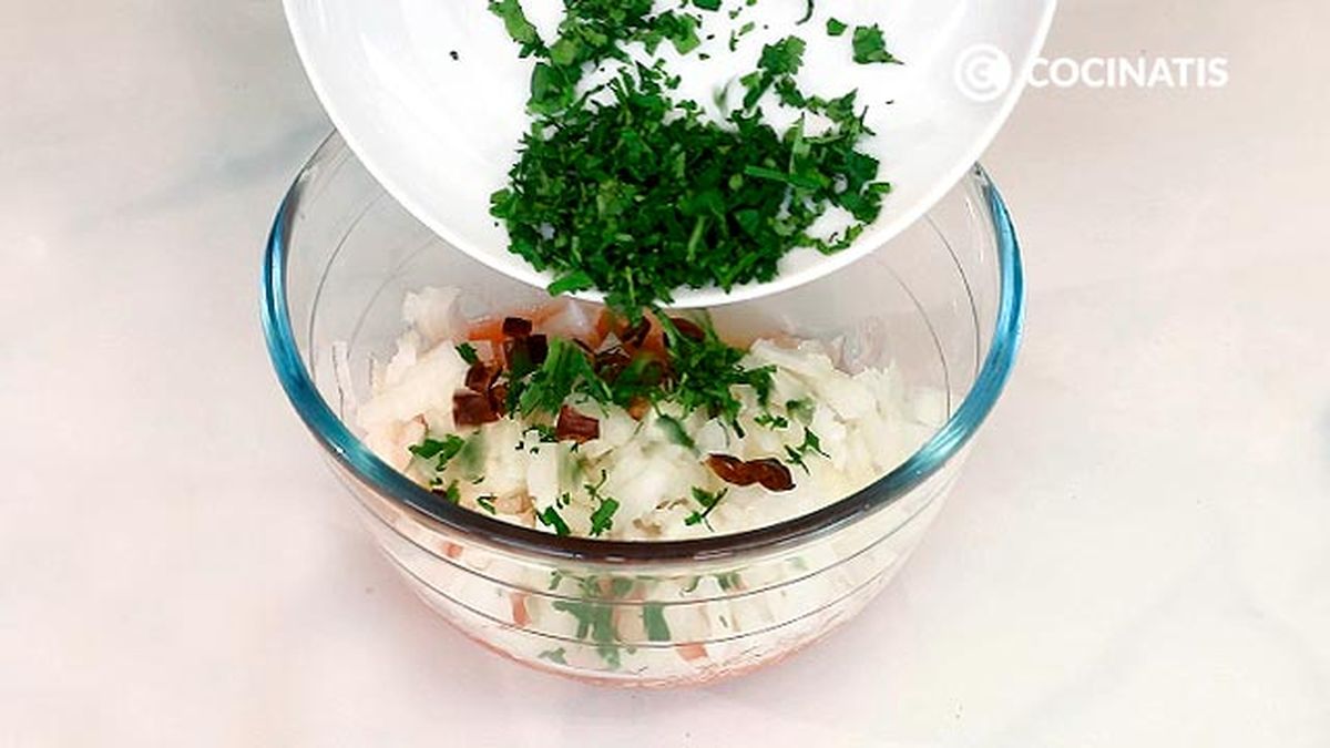 Receta de tempura de surimi con pico de gallo  paso 1