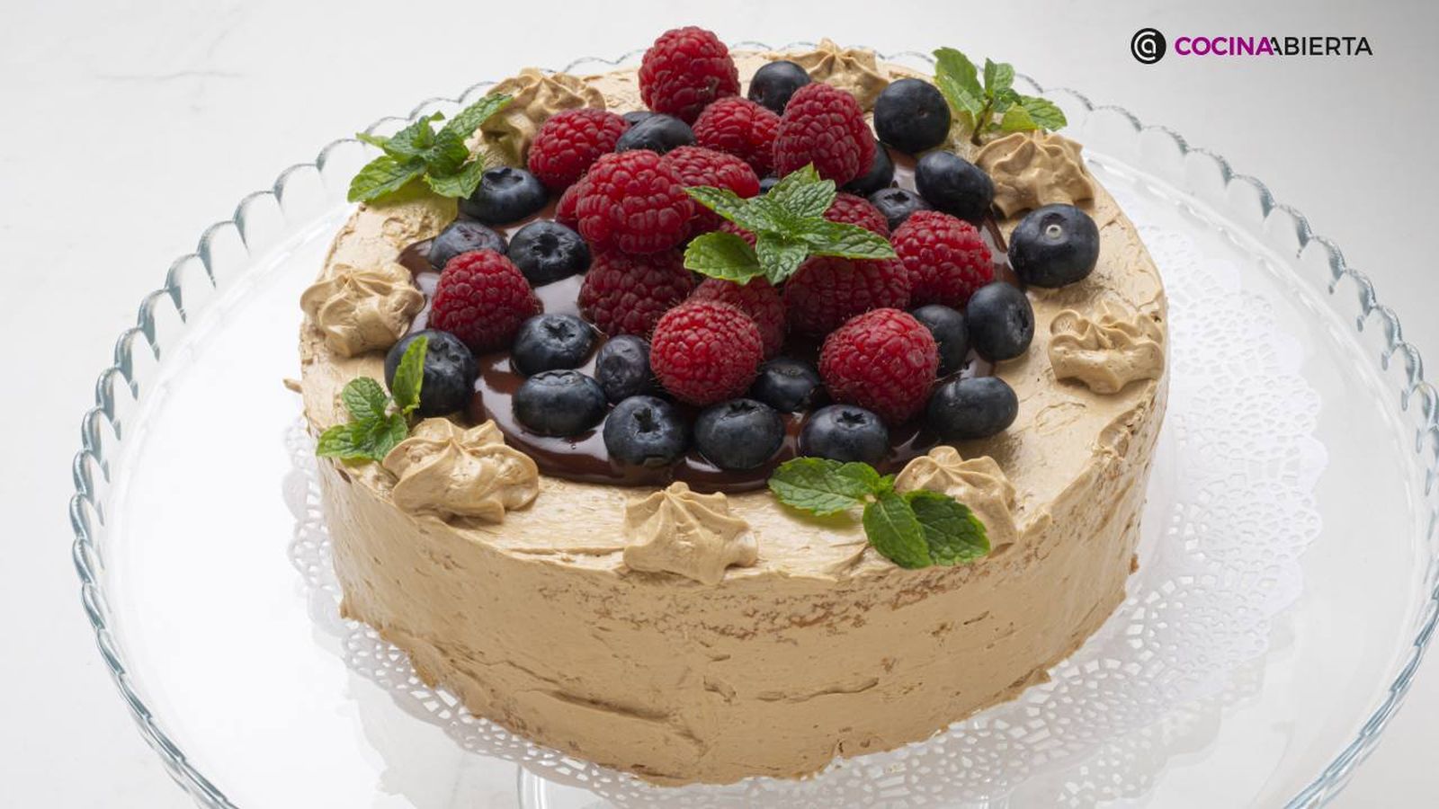 La tarta de moka es un clásico de la repostería, perfecta para celebraciones