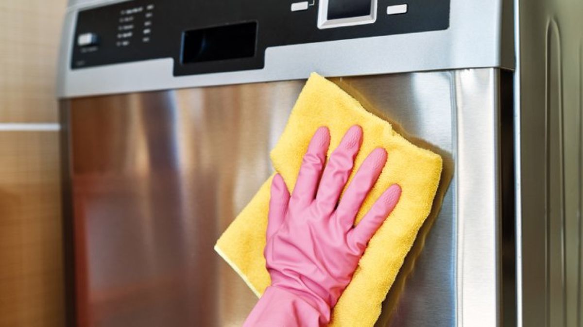 El aceite de oliva abrillanta el acero inoxidable