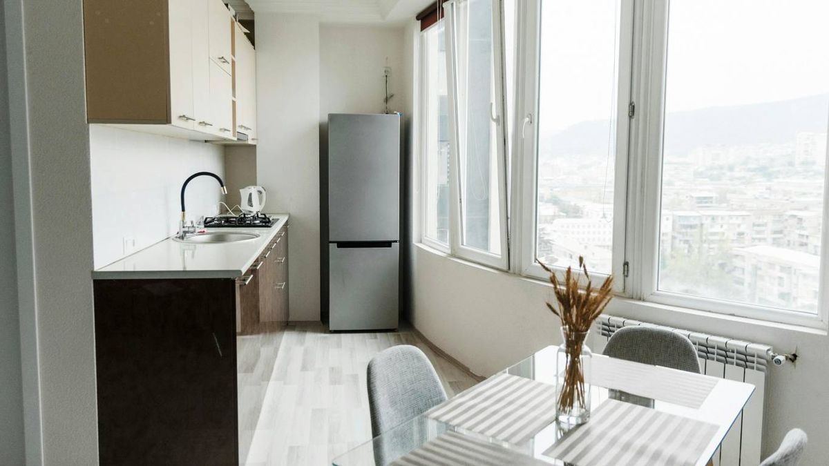 Una cocina de un piso de alquiler