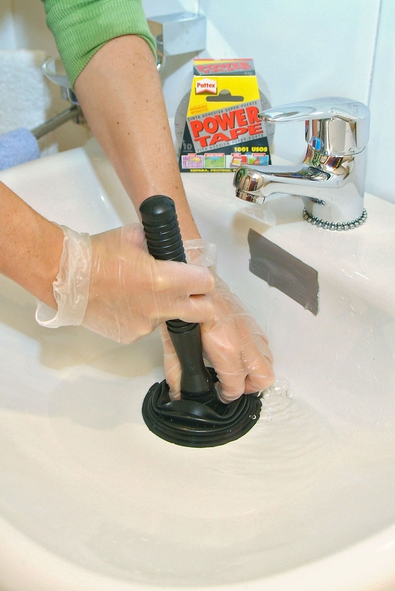 Eliminar obstrucción en sifón de lavabo paso 4