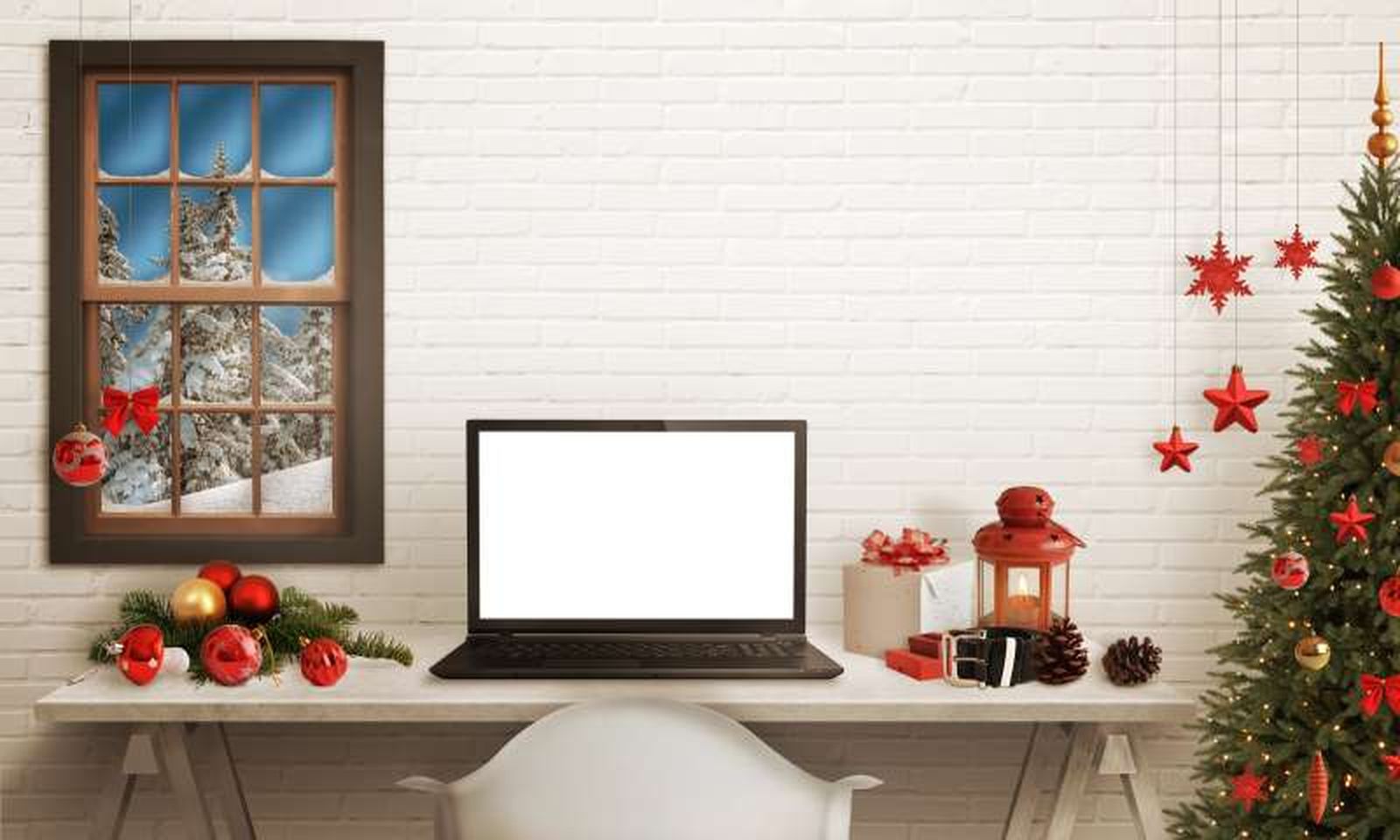 Escritorio con decoración de Navidad.