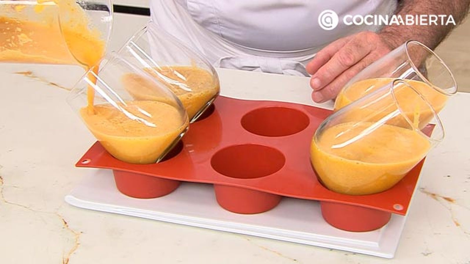 panna cotta de albaricoque receta facil karlos arguinano karl67730321 paso3