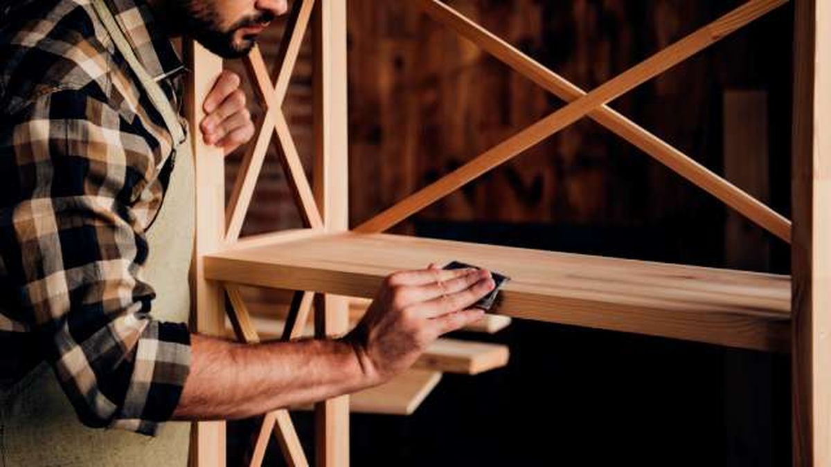 se puede pintar madera con pintura de pared 1