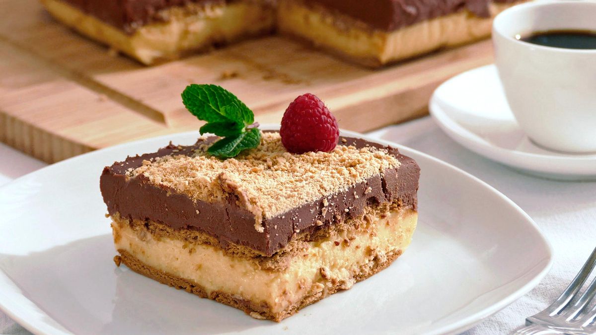 Pastel de galletas, chocolate y crema sin azúcar  principal