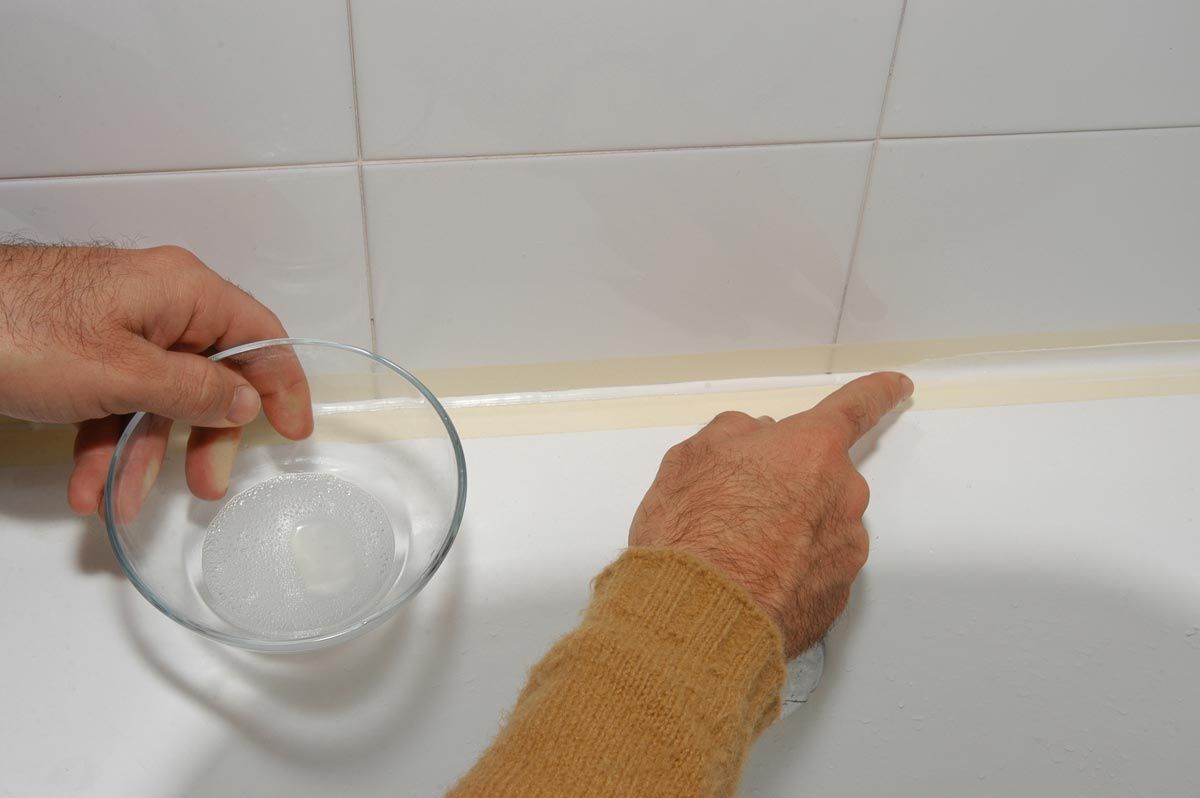 Eliminar y cambiar la silicona de una bañera paso 7