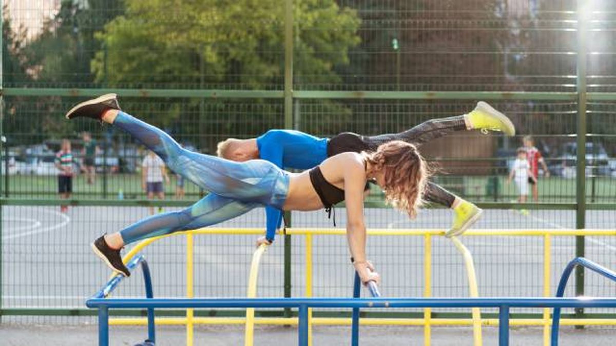 parque barras ejercicio de calistenia