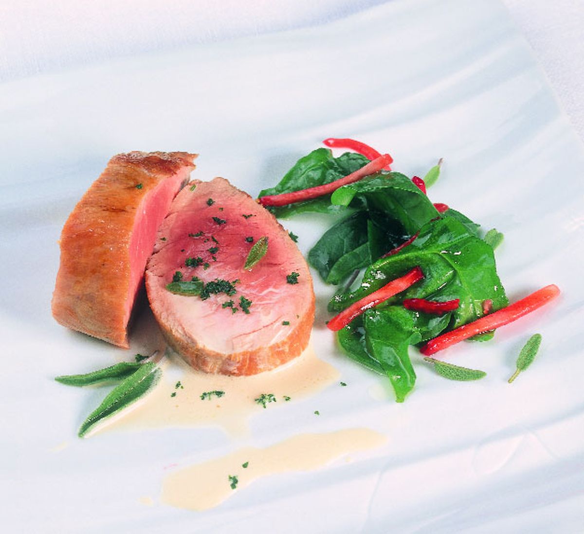 Solomillo de cerdo ibérico en crema de leche y ajos