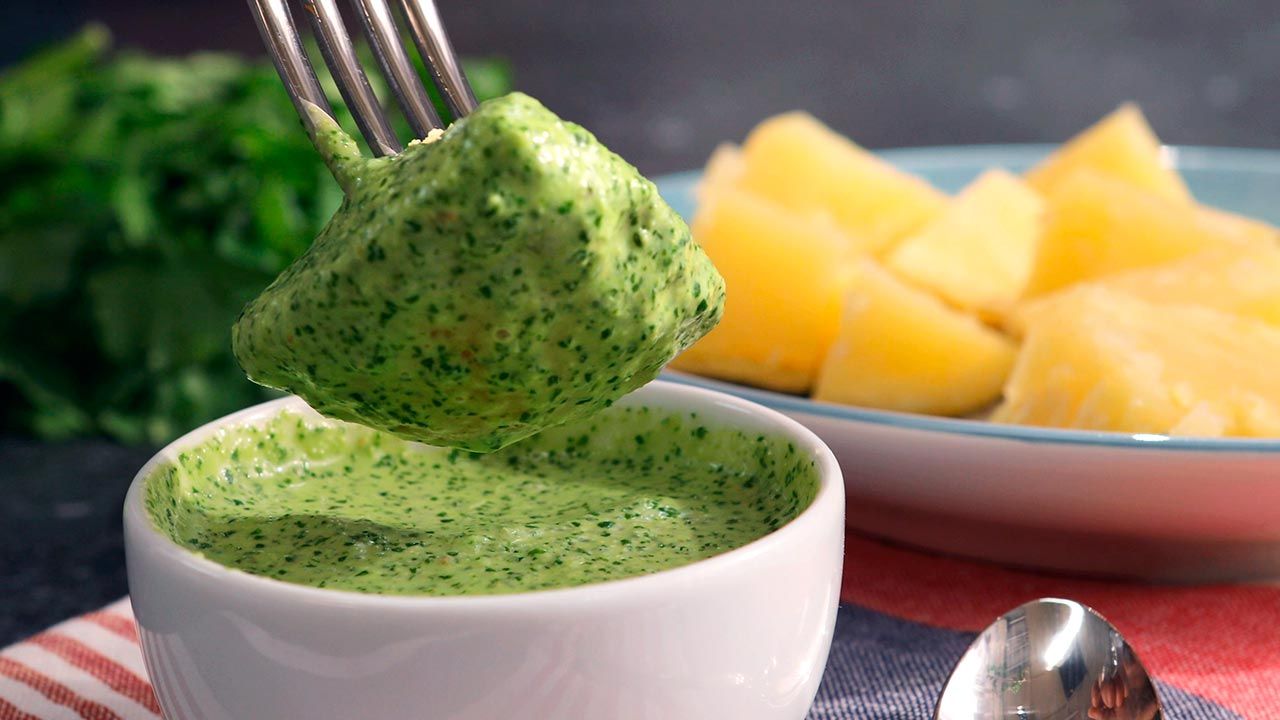 Recopilatorio de salsas fáciles para acompañar platos de pescado  mojo verde canario