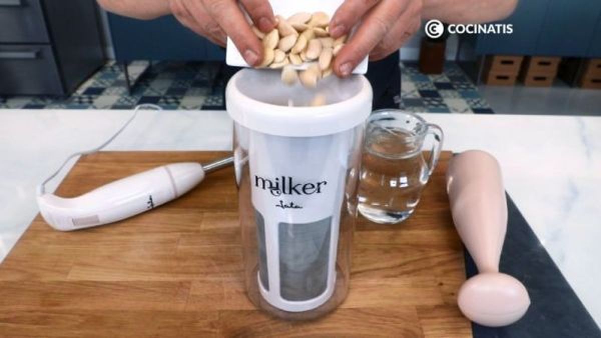 Hacemos la leche de almendras con el Milker de Jata