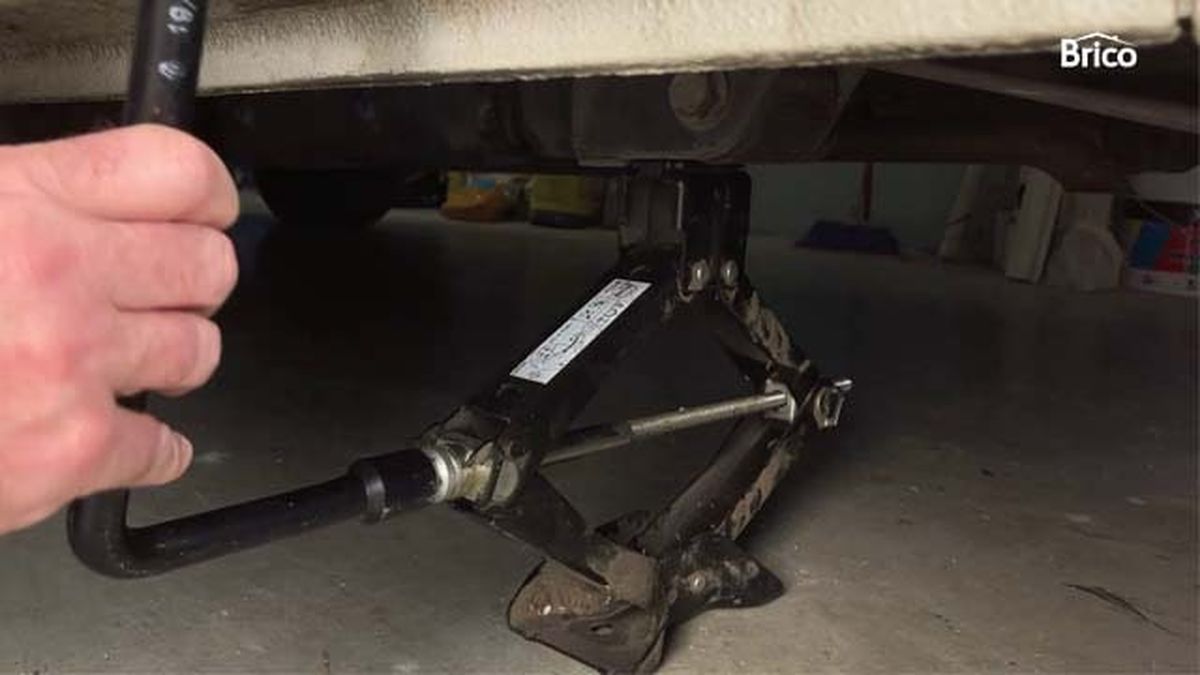 como arreglar pinchazo rueda coche p2